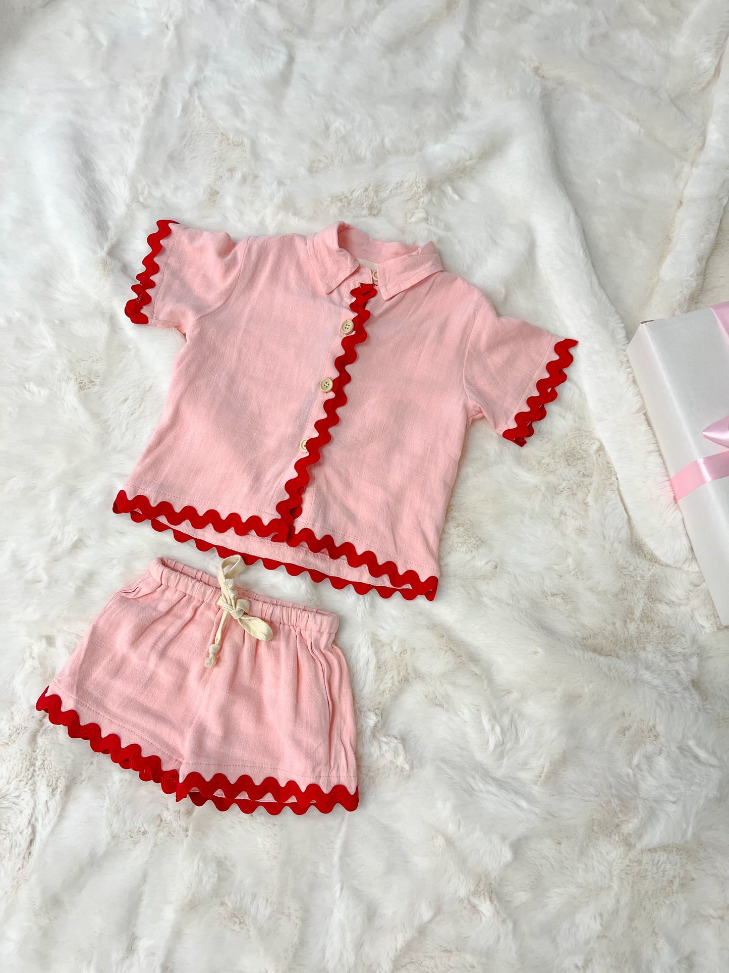 Holly Scalloped Set